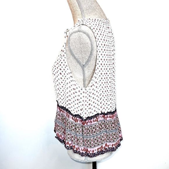 Patrons of Peace Patterned Crop Top - Picture 3 of 5